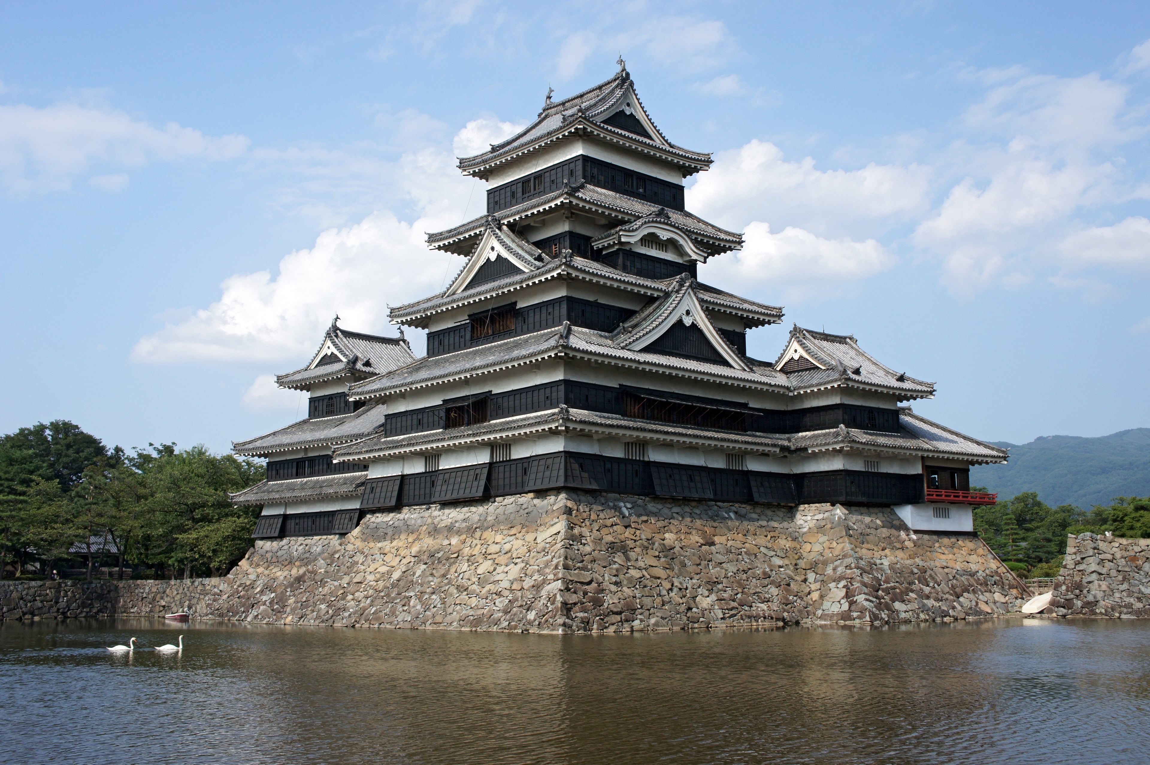 Matsumoto Castle — The Black Crow